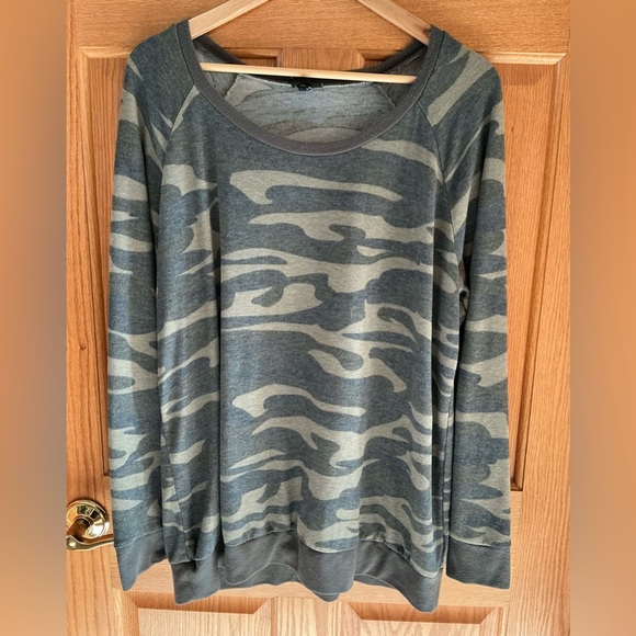 Torrid “Super Soft” Plus Size Camouflage Crew Neck Sweatshirt Size 2X - Picture 4 of 10